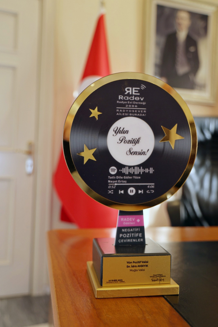 Muğla Valisi Akbıyık'a 'Yılın Pozitif Valisi' Ödülü