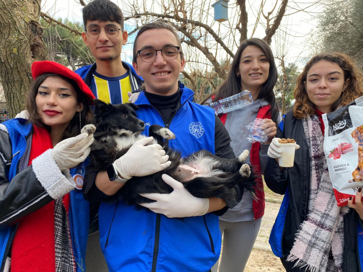 Muğla'da Çocuklardan Sokak Hayvanlarına Karşı Duyarlı Davranış