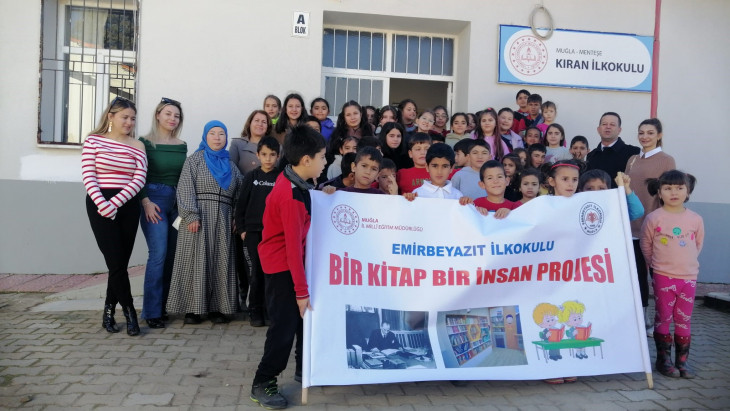 Muğla'da 'Bir Kitap Bir İnsan Projesi' Devam Ediyor