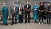 Başhekim Okulu'dan sağlık çalışanlarına kırmızı karanfiller