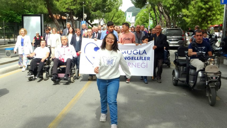 Engelliler Haftası kapsamında gerçekleştirilen bir yürüyüşle başladı