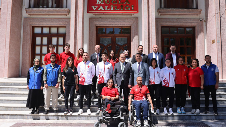 Milli sporculardan Vali Akbıyık'a ziyaret