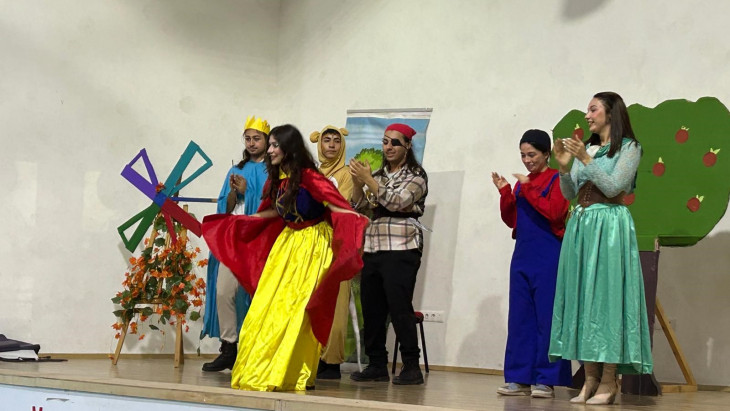 Muğla'da üniversite öğrencileri çocuklara tiyatro oyunu sergiledi