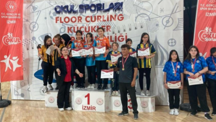 Toparlar Ortaokulu Floor Curling Küçükler Bölge şampiyonu oldu